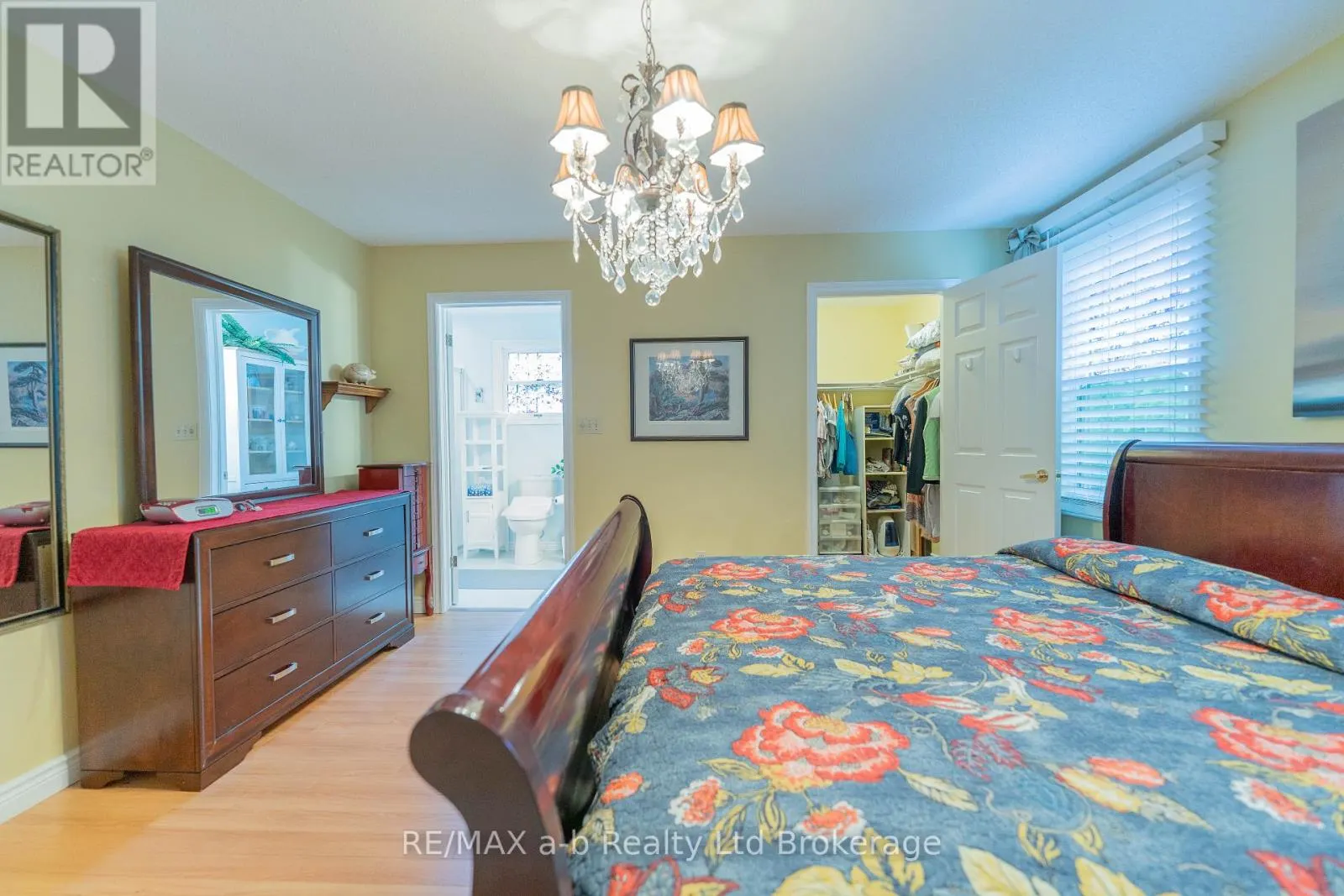 53 HAWKINS CRESCENT