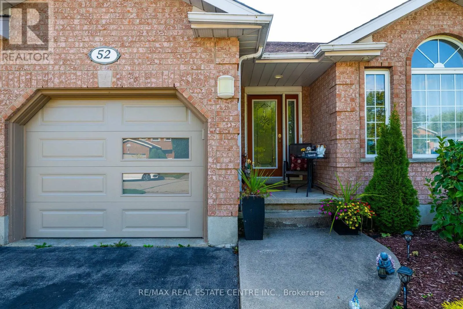 52 DAWN CRESCENT
