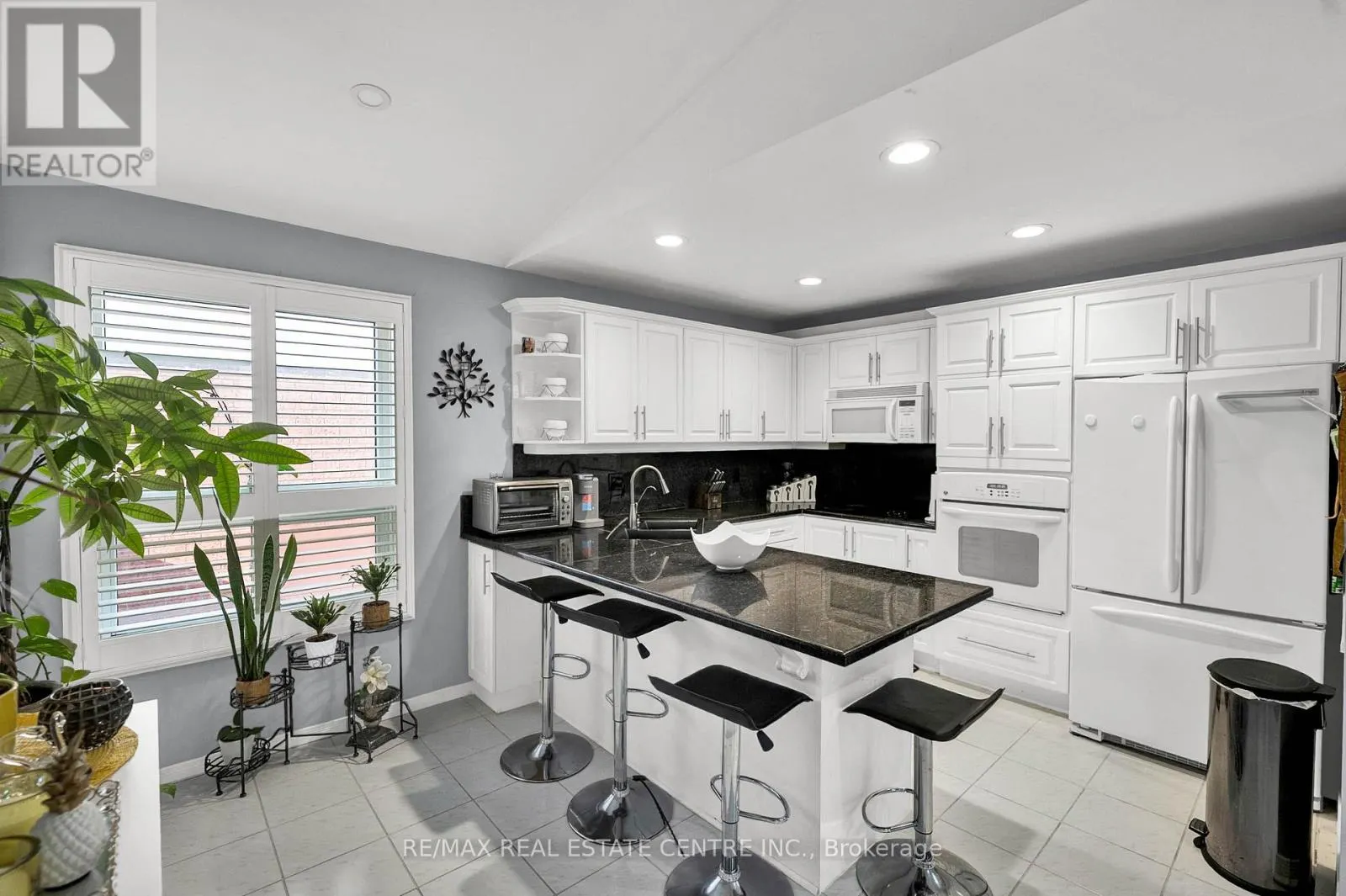 52 DAWN CRESCENT