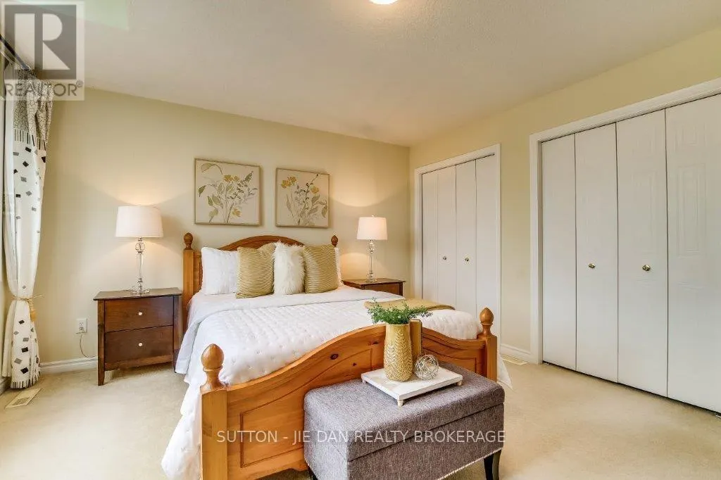 1061 CROSSCREEK CRESCENT