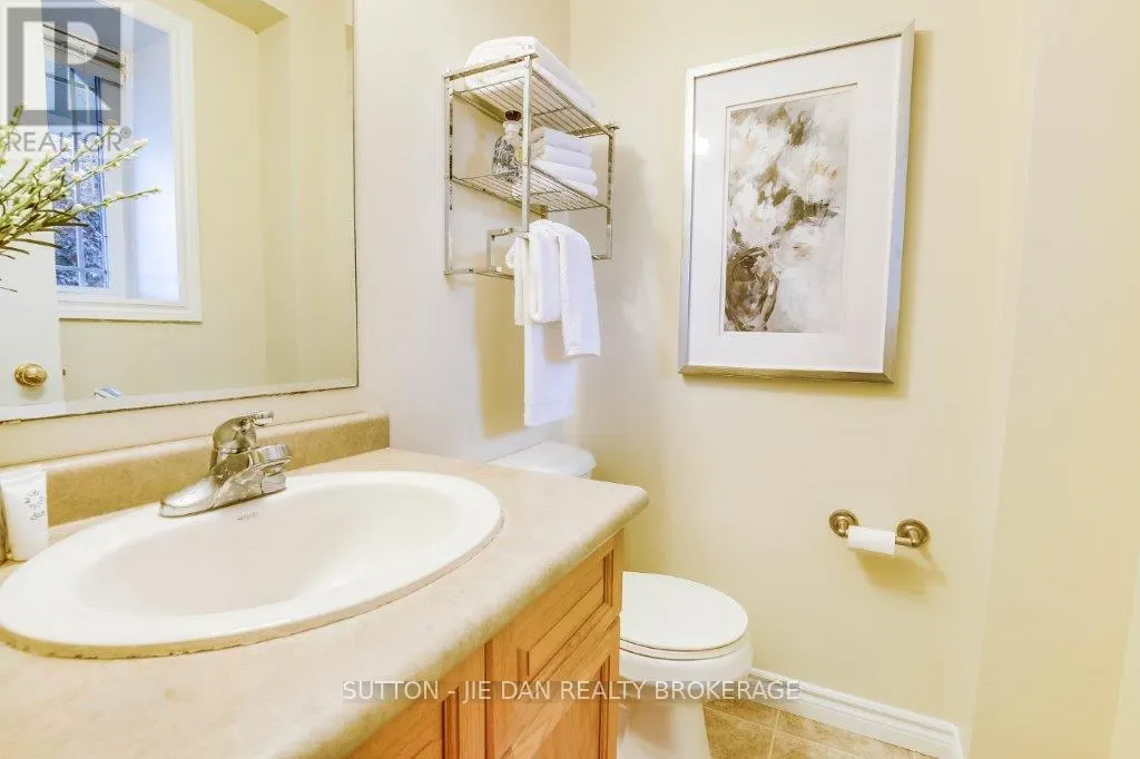 1061 CROSSCREEK CRESCENT