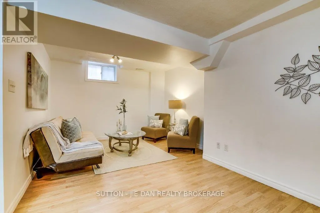 1061 CROSSCREEK CRESCENT