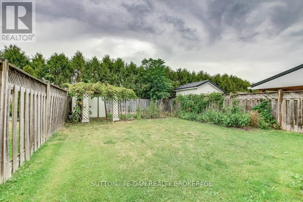 1061 CROSSCREEK CRESCENT