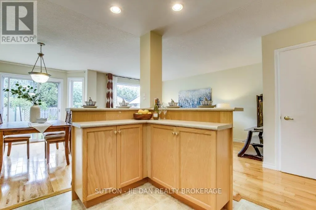 1061 CROSSCREEK CRESCENT