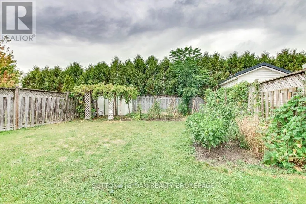 1061 CROSSCREEK CRESCENT
