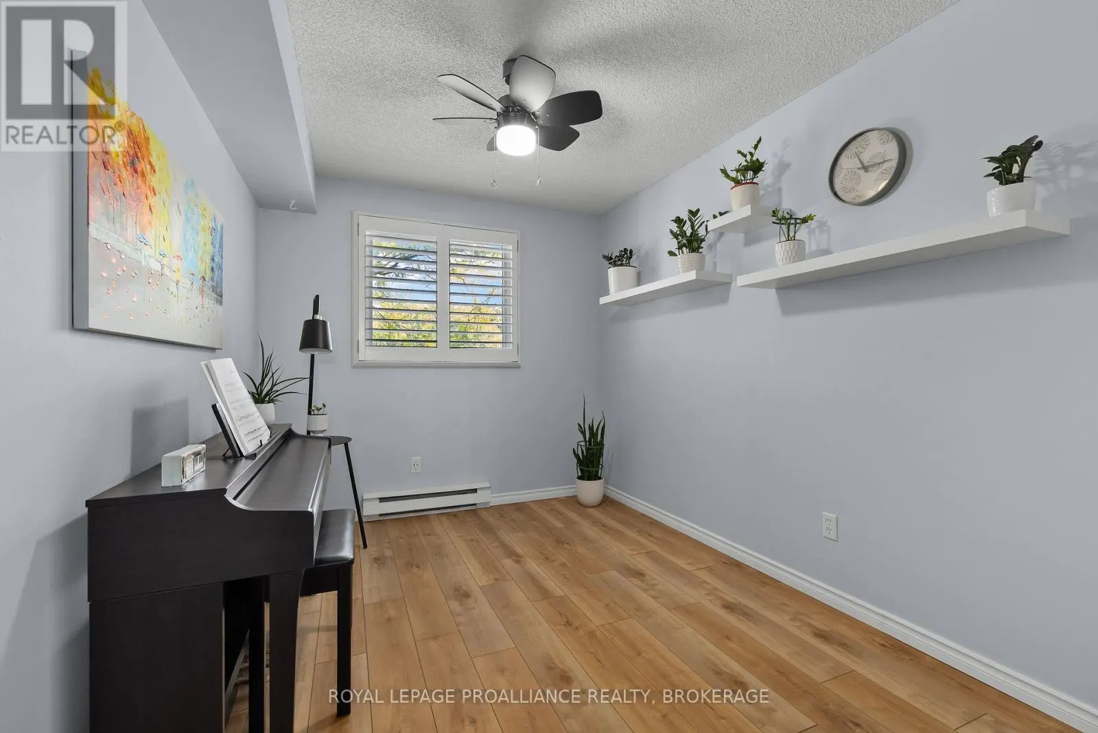 312 - 310 KINGSDALE AVENUE, #312