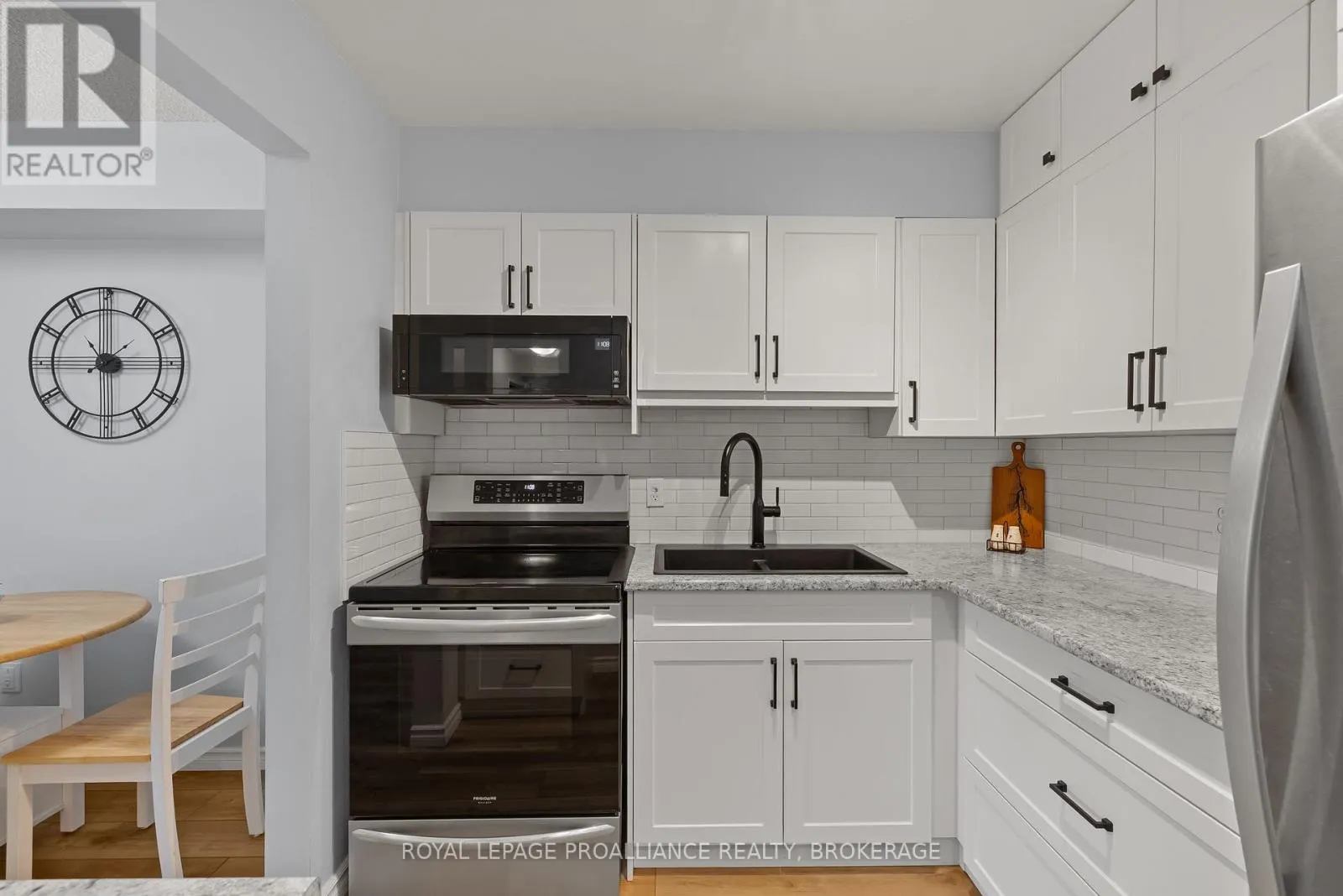 312 - 310 KINGSDALE AVENUE, #312
