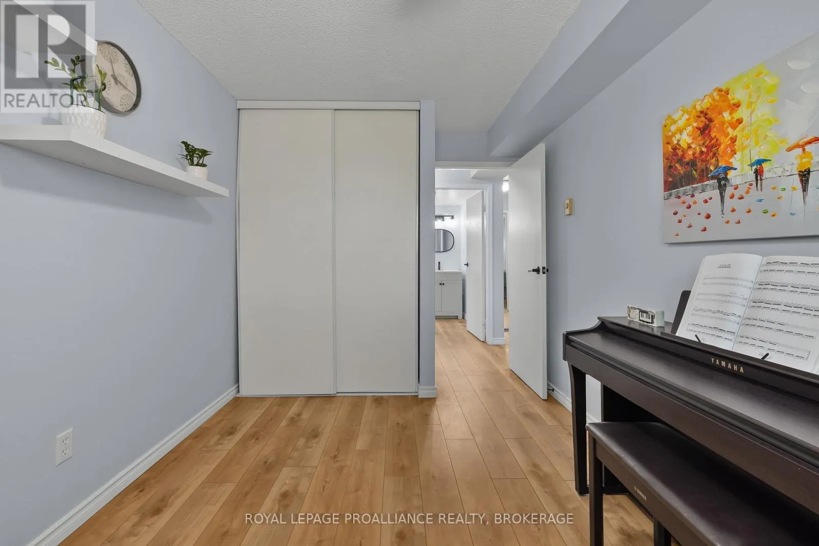 312 - 310 KINGSDALE AVENUE, #312