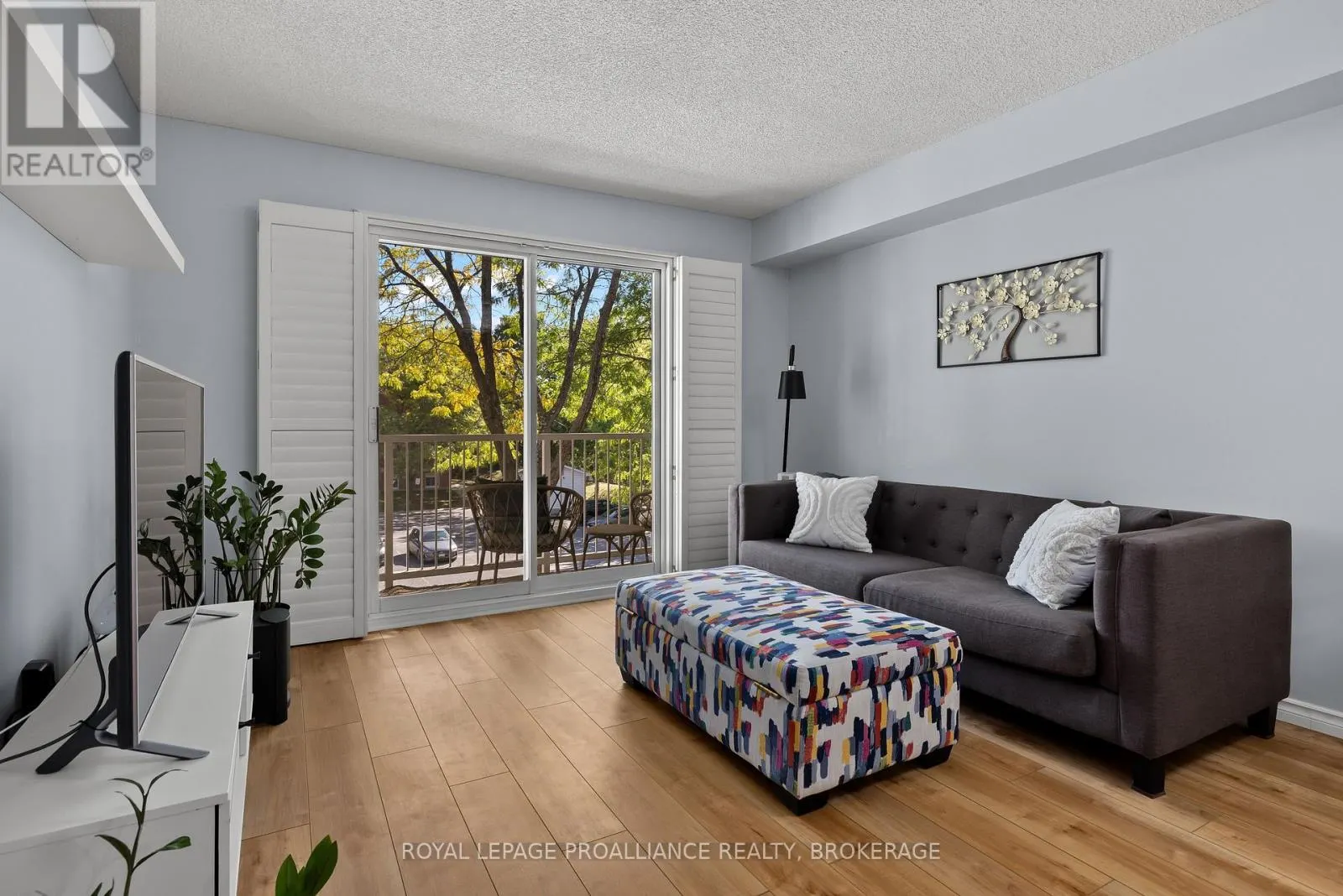 312 - 310 KINGSDALE AVENUE, #312
