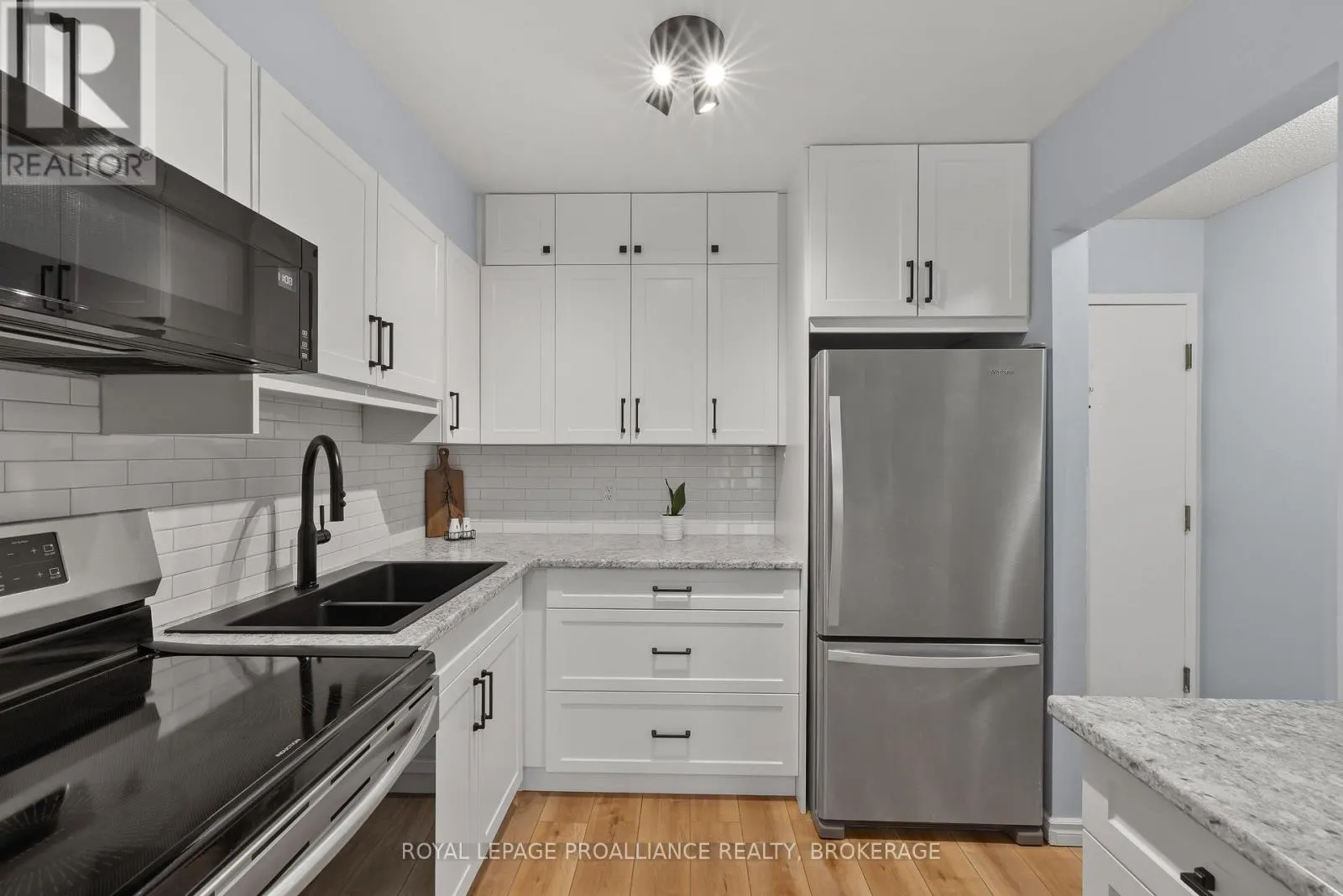 312 - 310 KINGSDALE AVENUE, #312