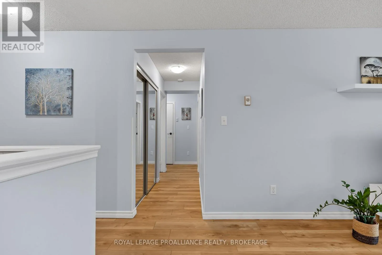 312 - 310 KINGSDALE AVENUE, #312