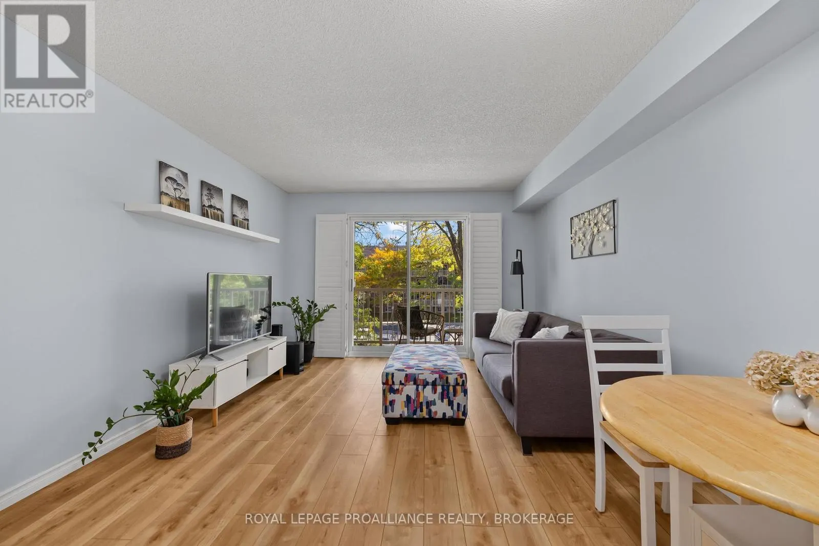 312 - 310 KINGSDALE AVENUE, #312