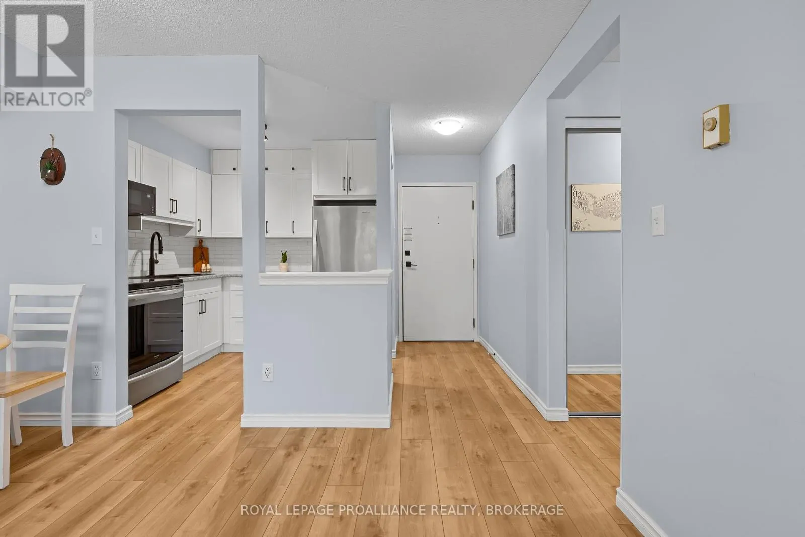 312 - 310 KINGSDALE AVENUE, #312
