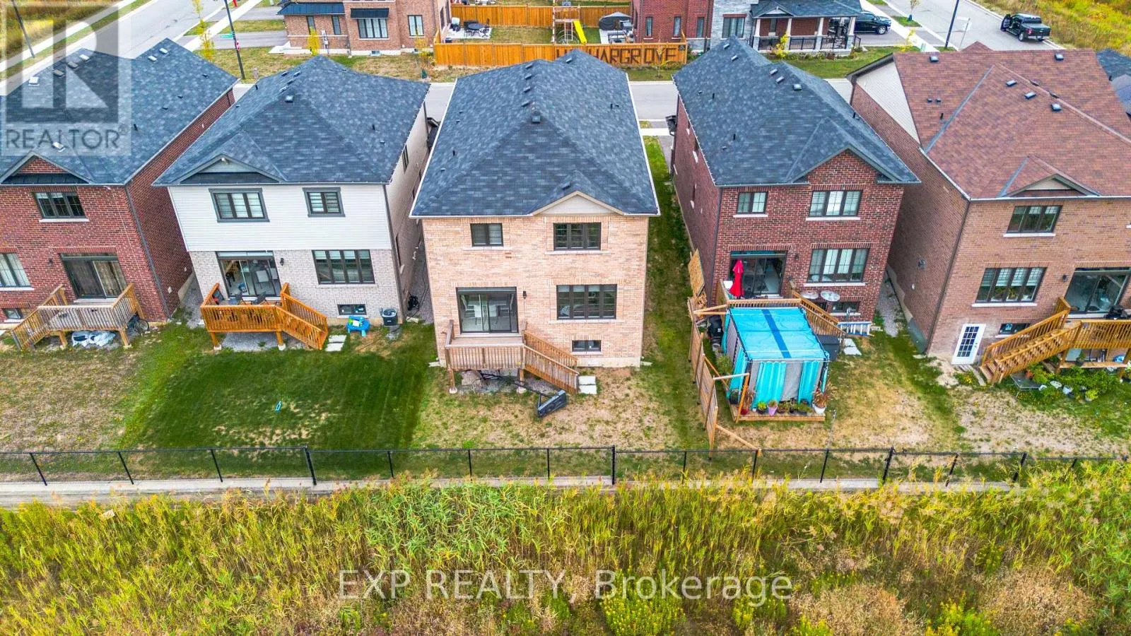 12 MIDHURST HEIGHTS