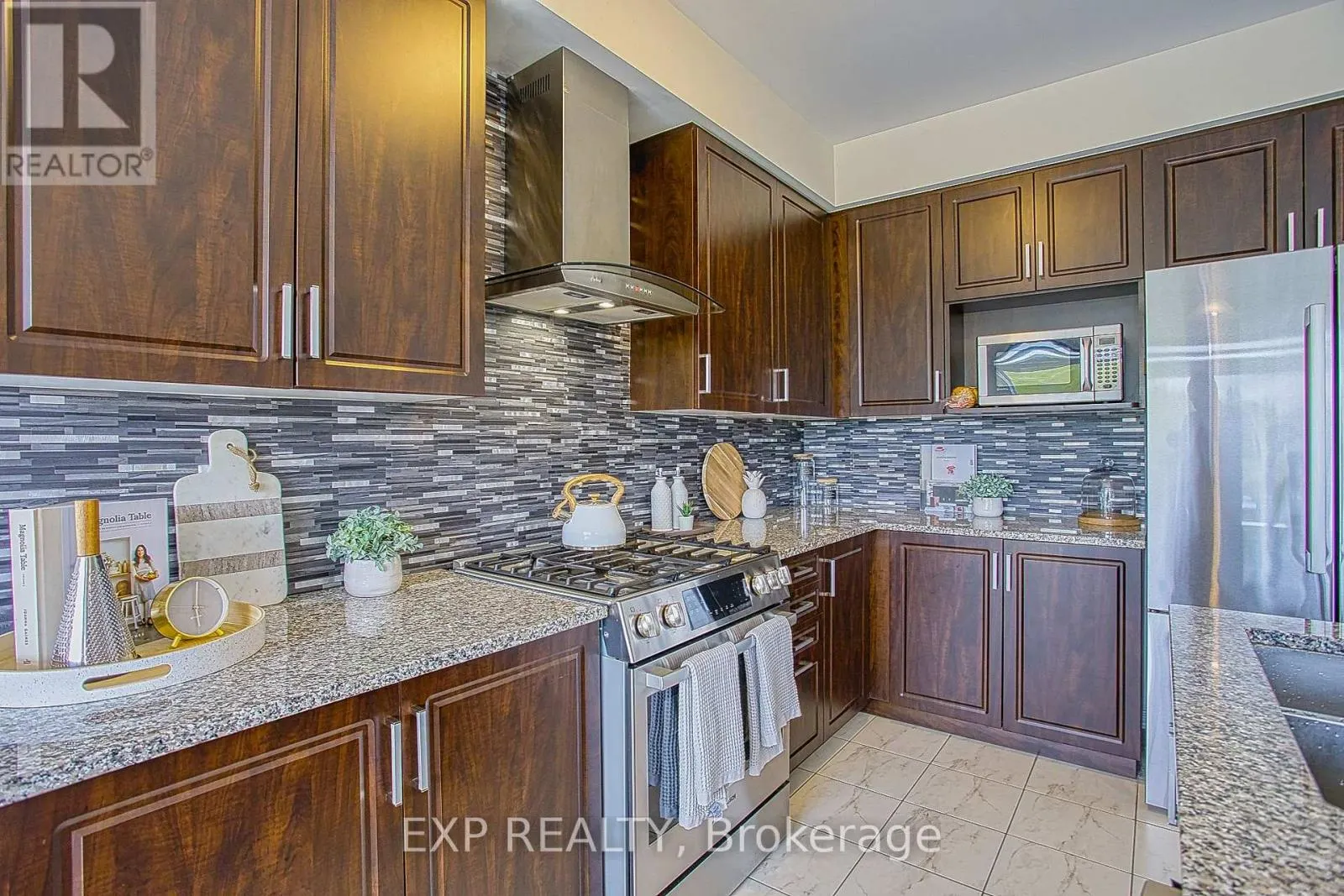 12 MIDHURST HEIGHTS