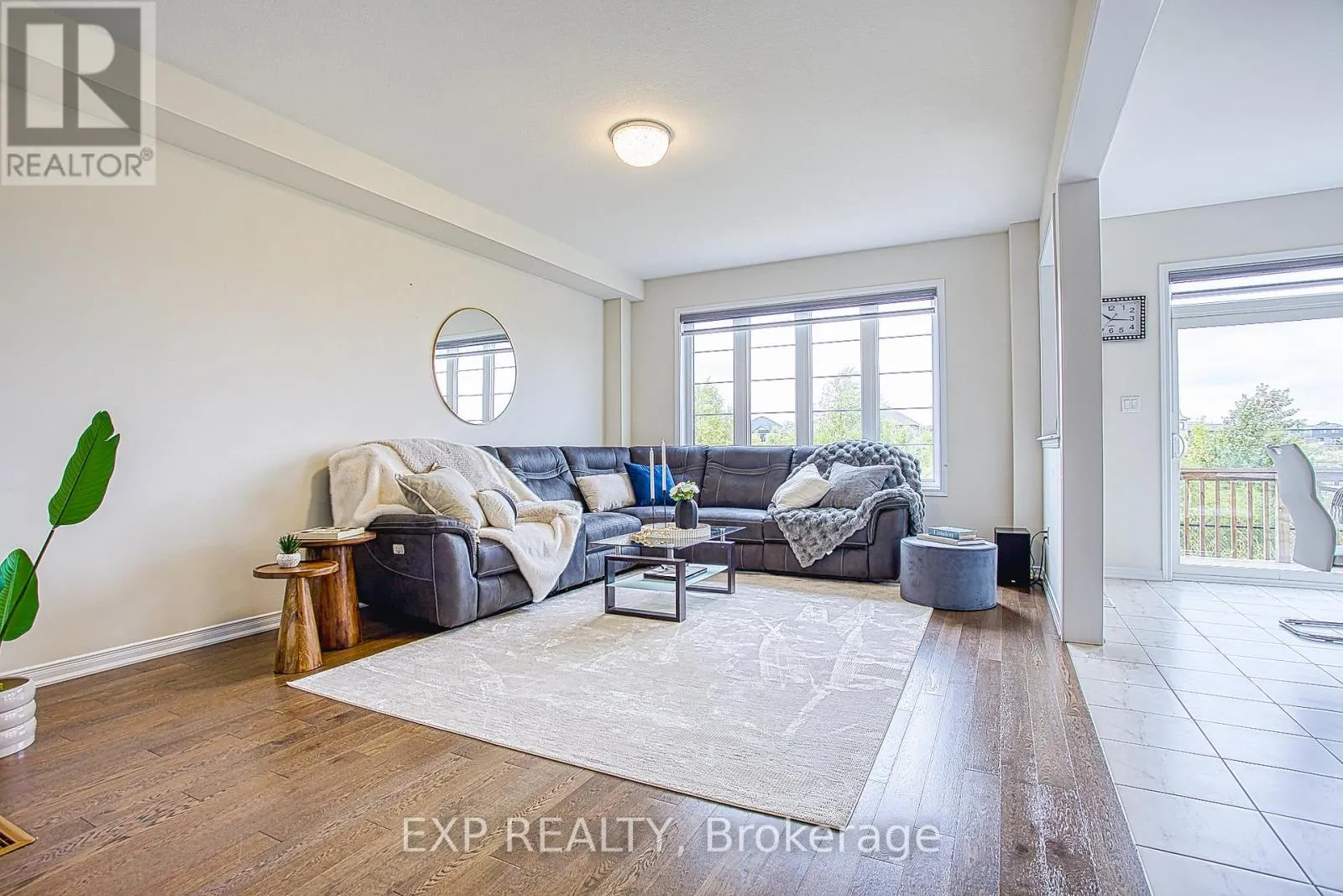 12 MIDHURST HEIGHTS