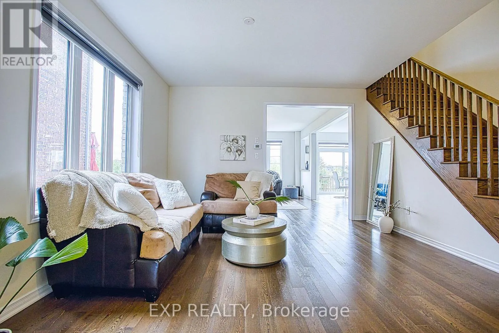 12 MIDHURST HEIGHTS