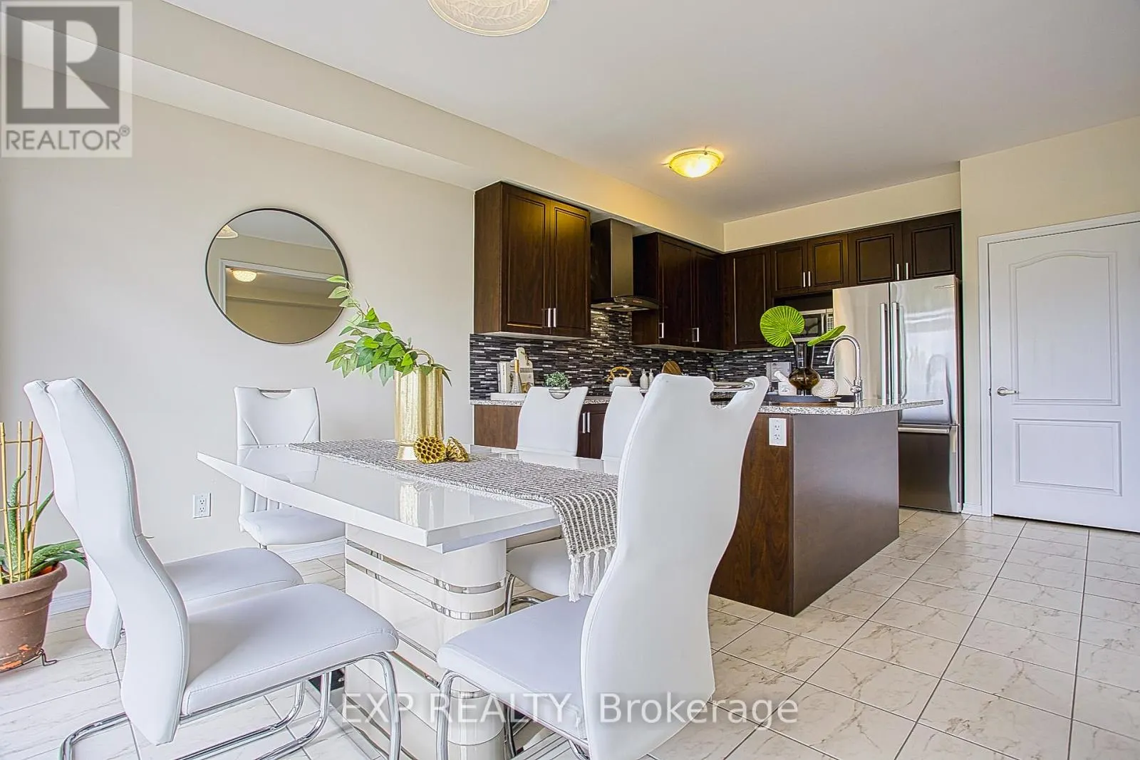 12 MIDHURST HEIGHTS