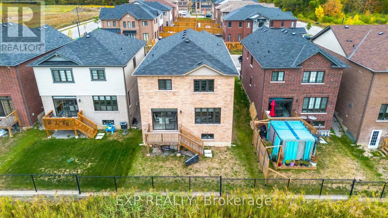 12 MIDHURST HEIGHTS