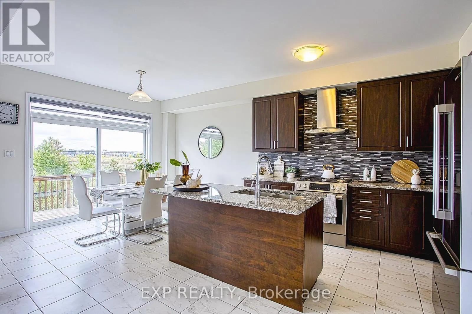12 MIDHURST HEIGHTS
