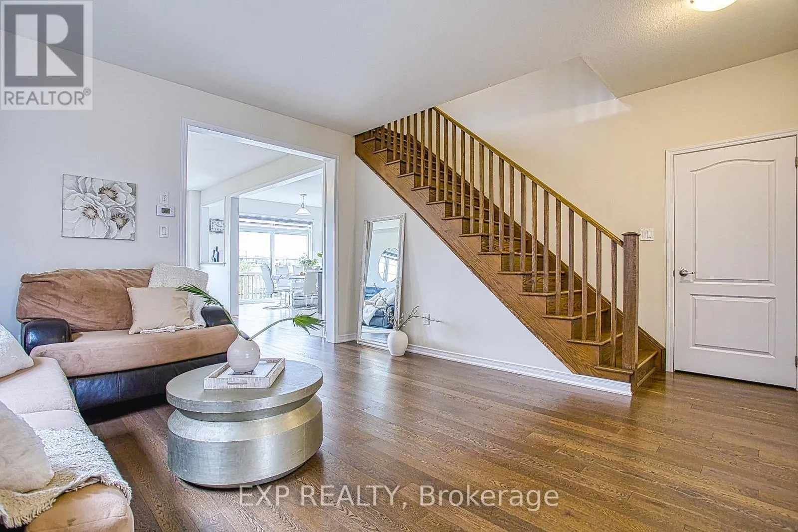 12 MIDHURST HEIGHTS