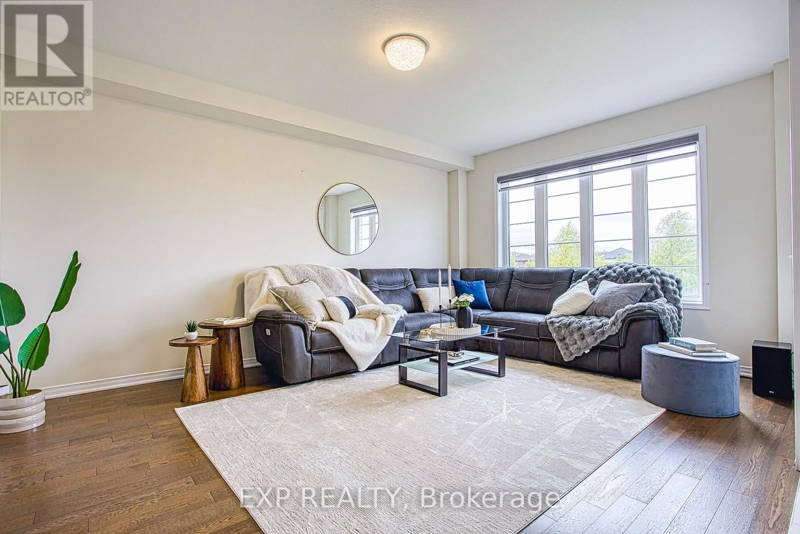 12 MIDHURST HEIGHTS