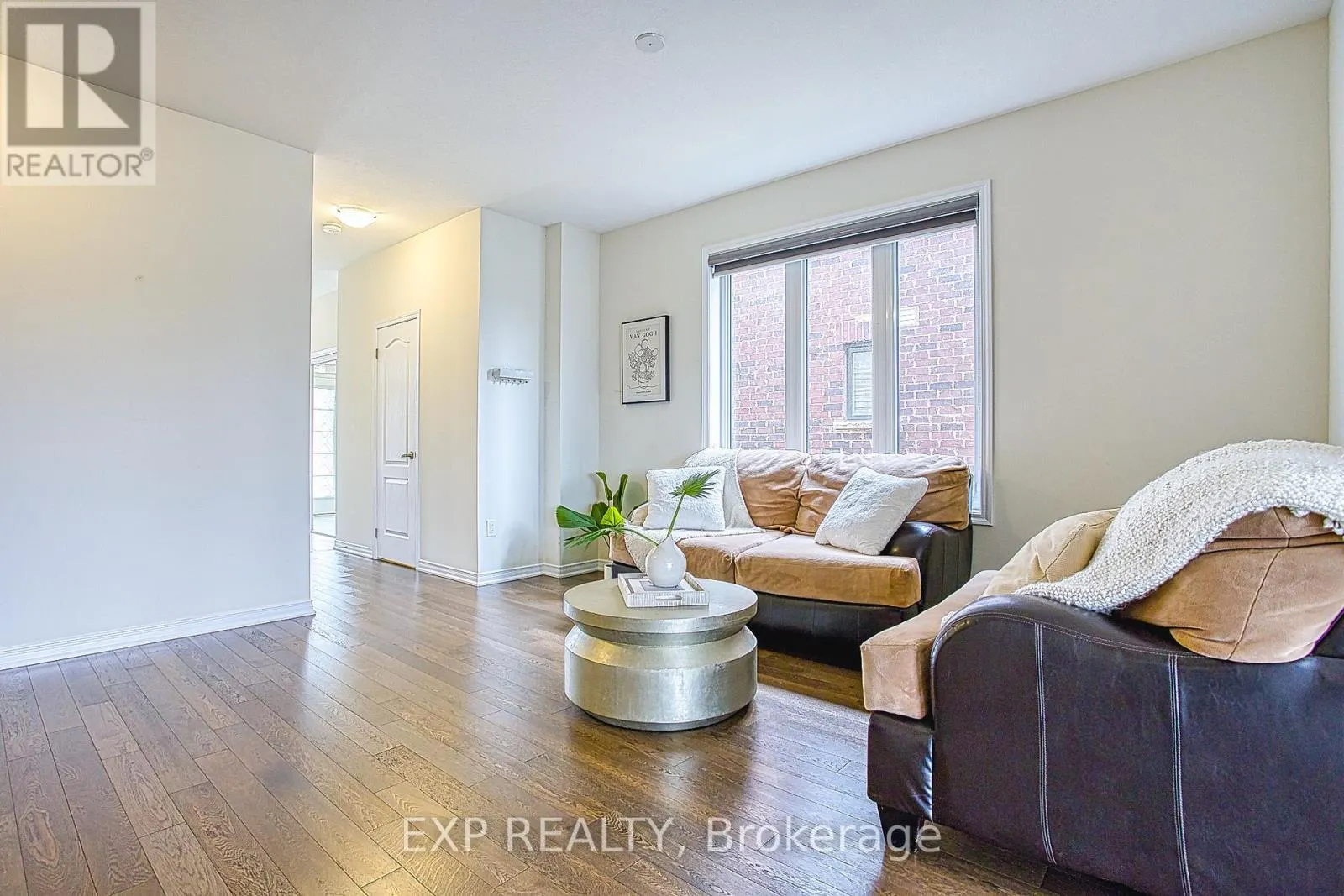12 MIDHURST HEIGHTS