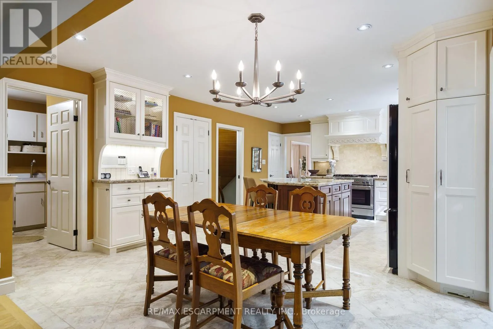 373 BROOKVIEW COURT