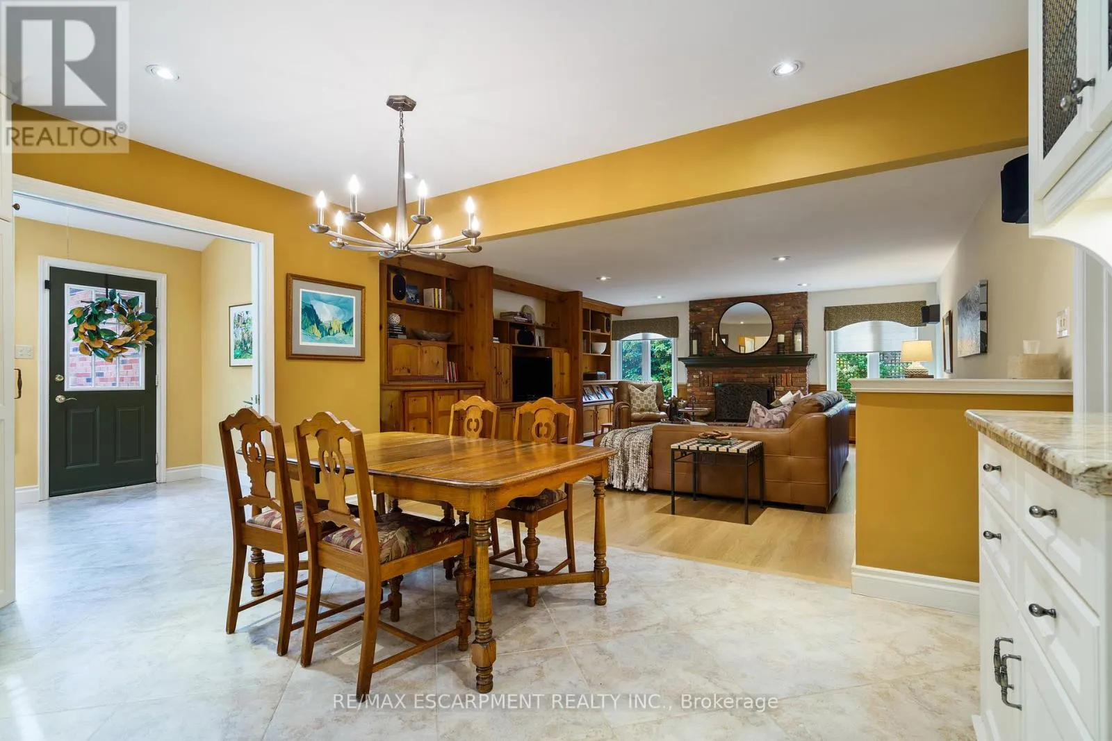 373 BROOKVIEW COURT