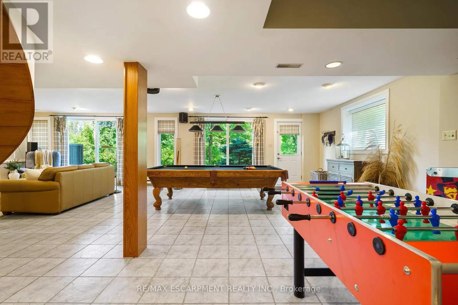 373 BROOKVIEW COURT