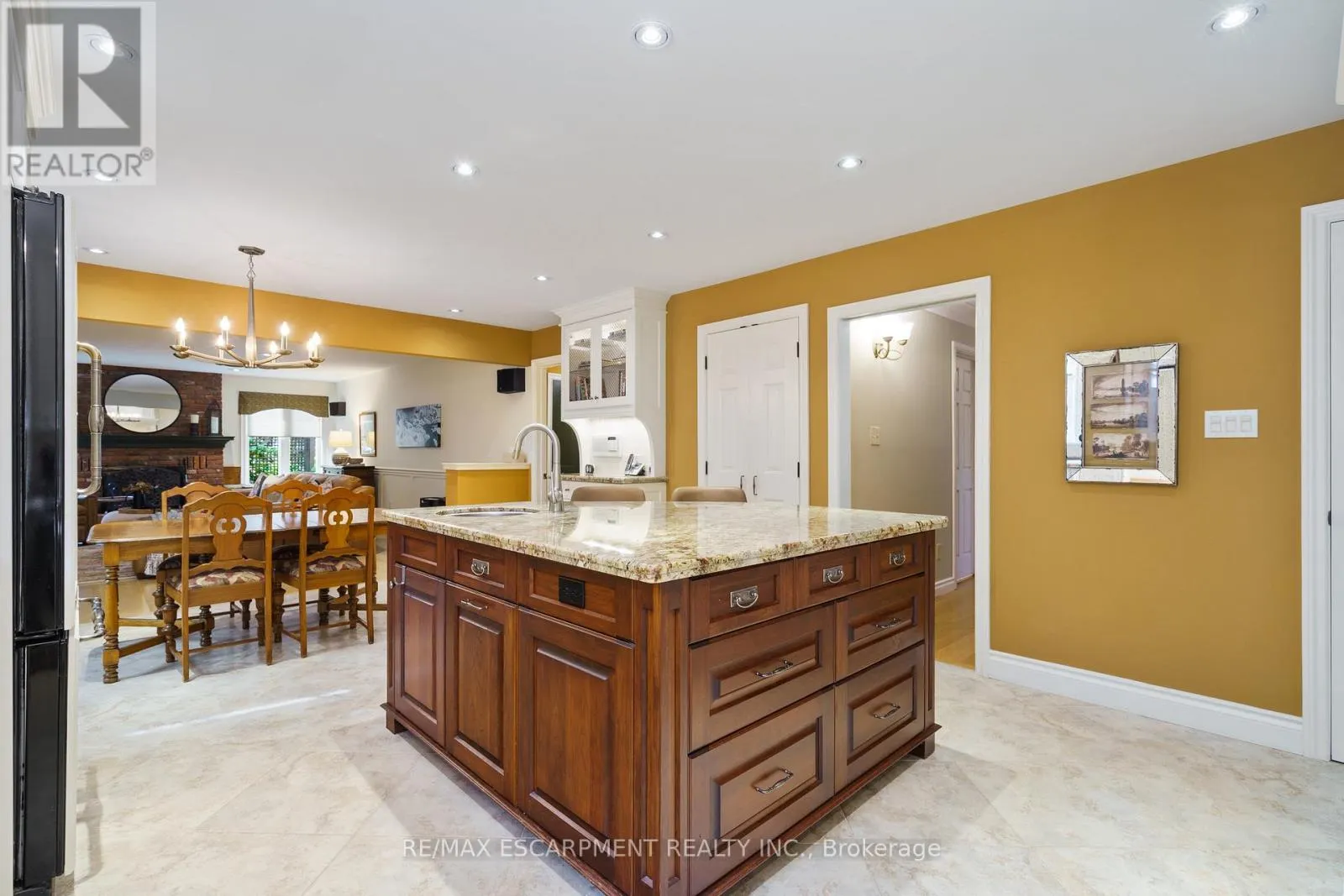 373 BROOKVIEW COURT