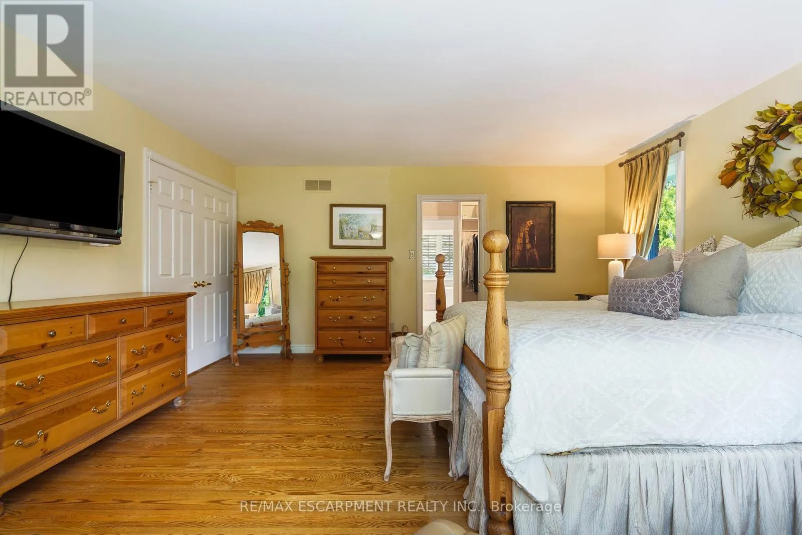 373 BROOKVIEW COURT