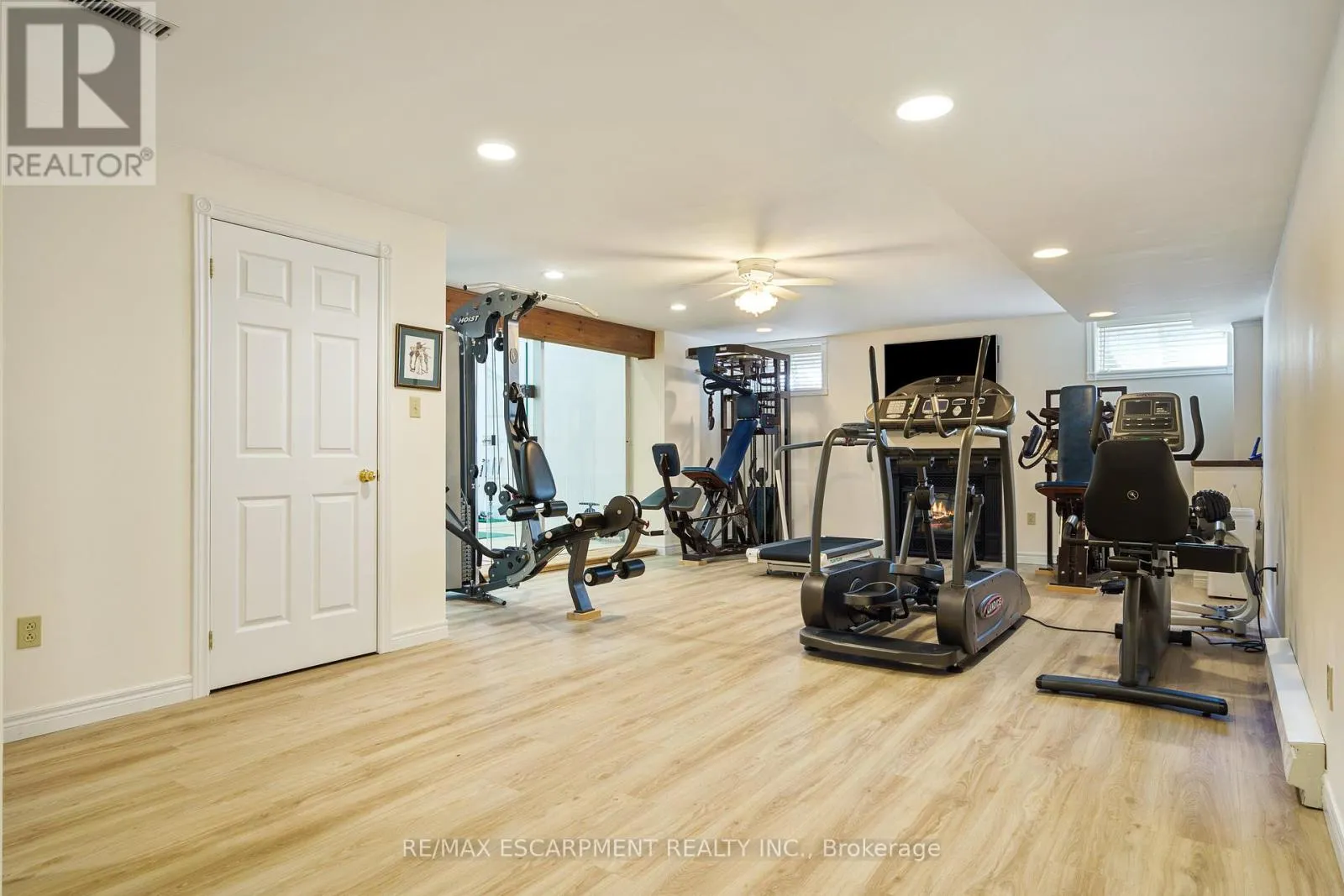 373 BROOKVIEW COURT