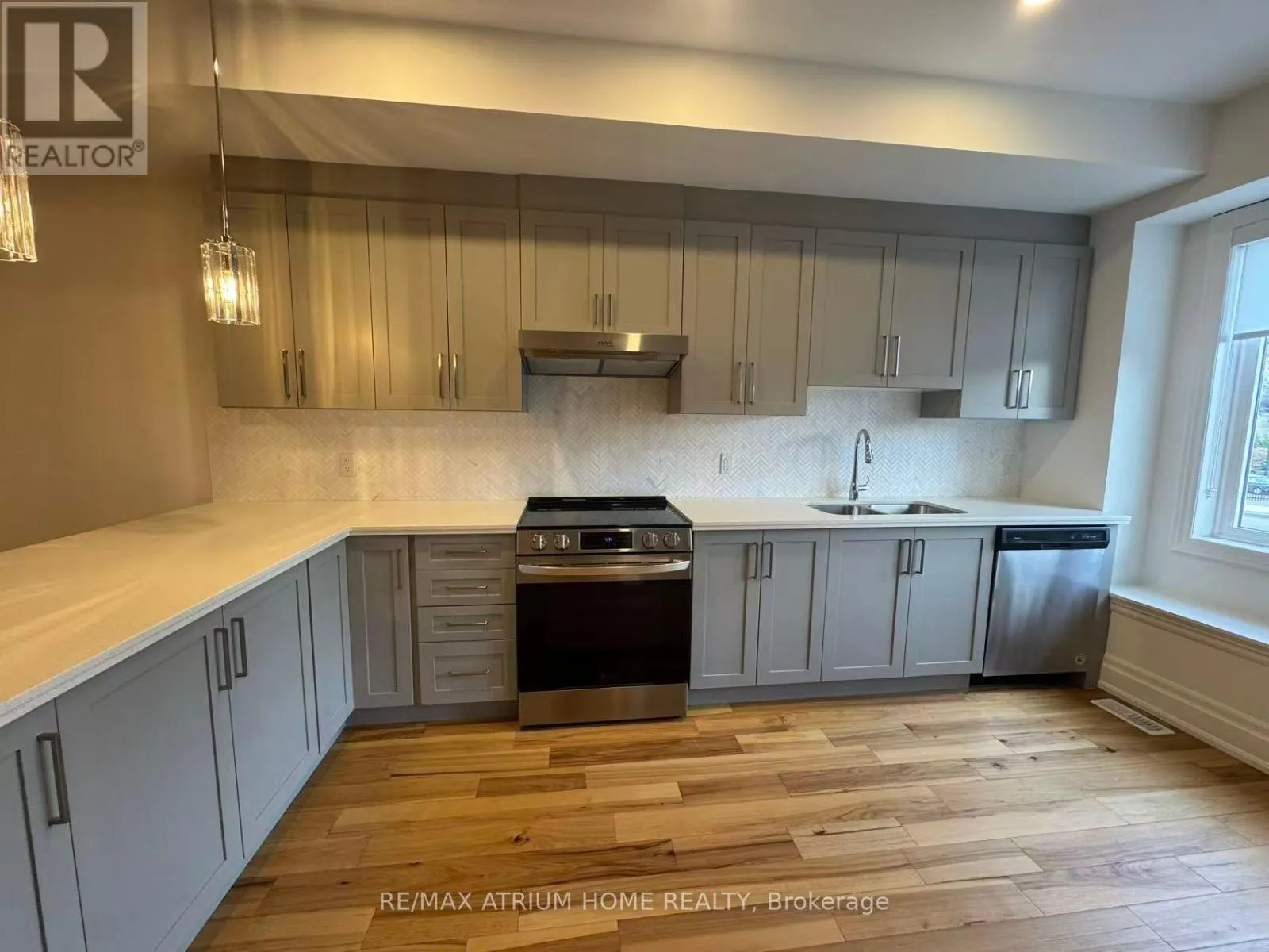 2 - 111 WILSON STREET E