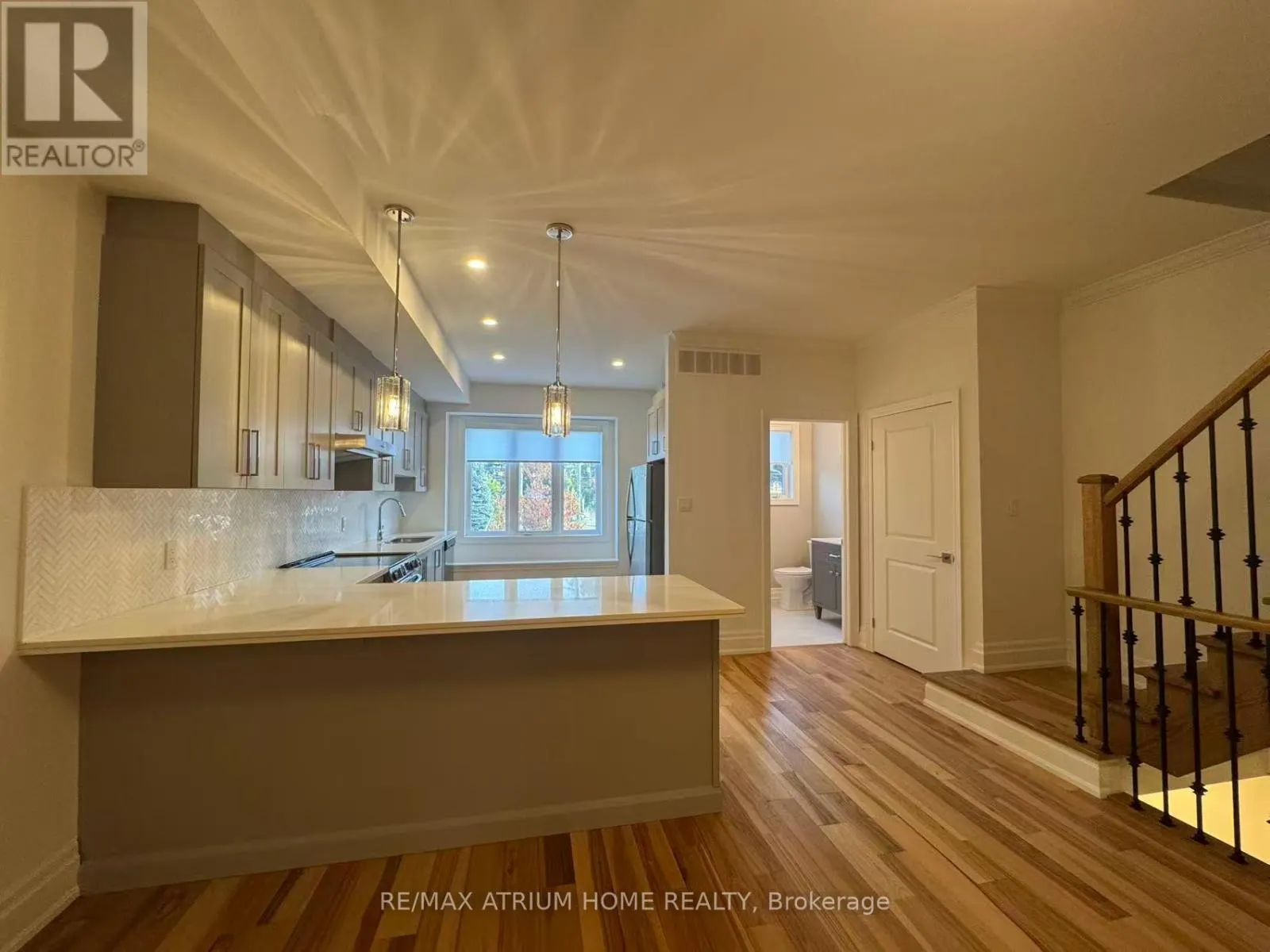 2 - 111 WILSON STREET E