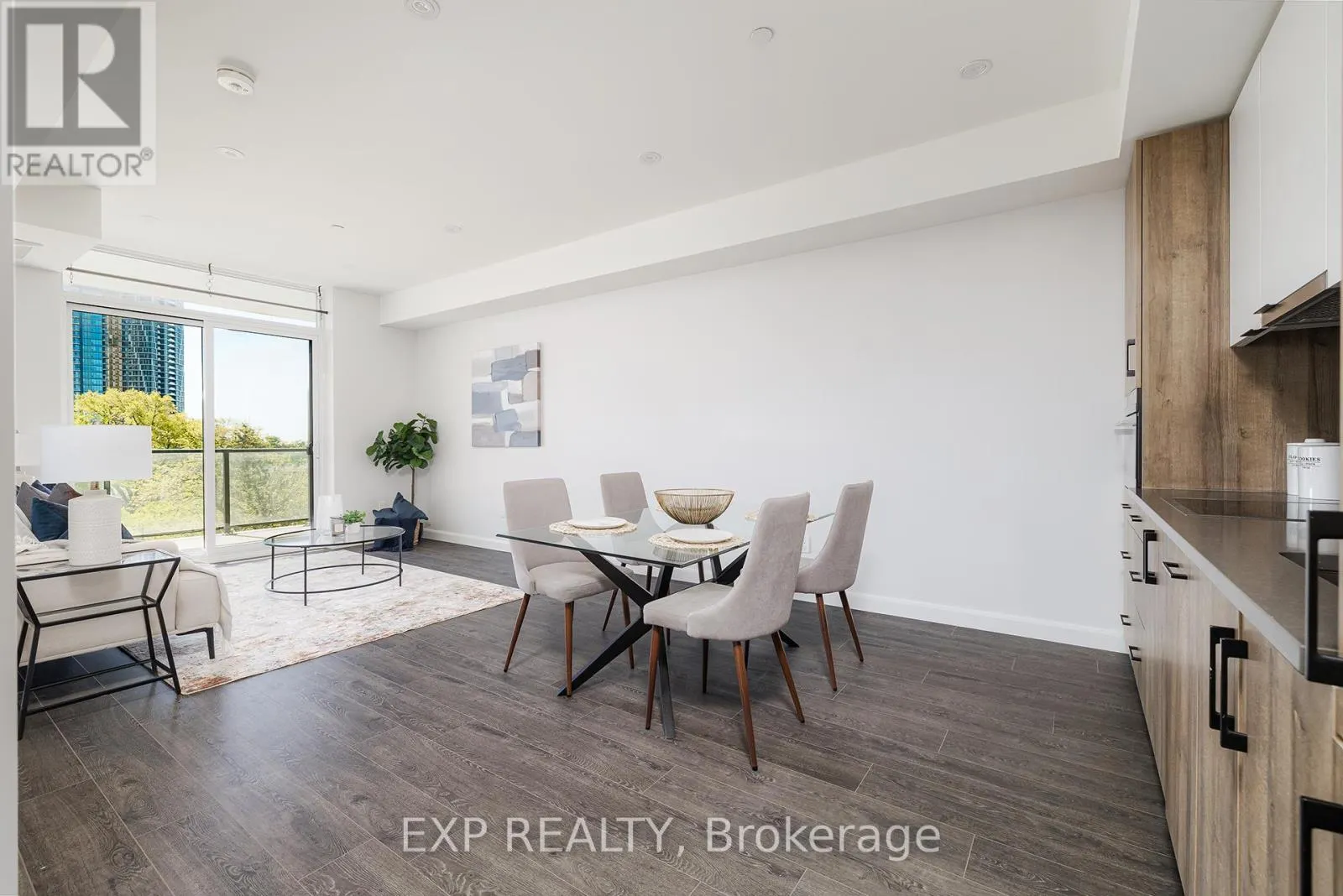 408 - 741 KING STREET W