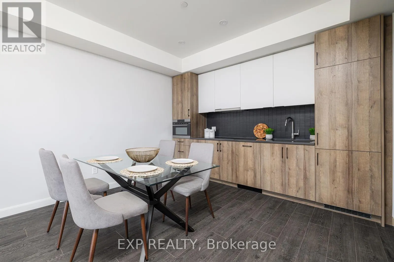 408 - 741 KING STREET W
