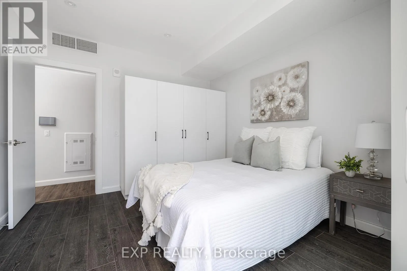 408 - 741 KING STREET W