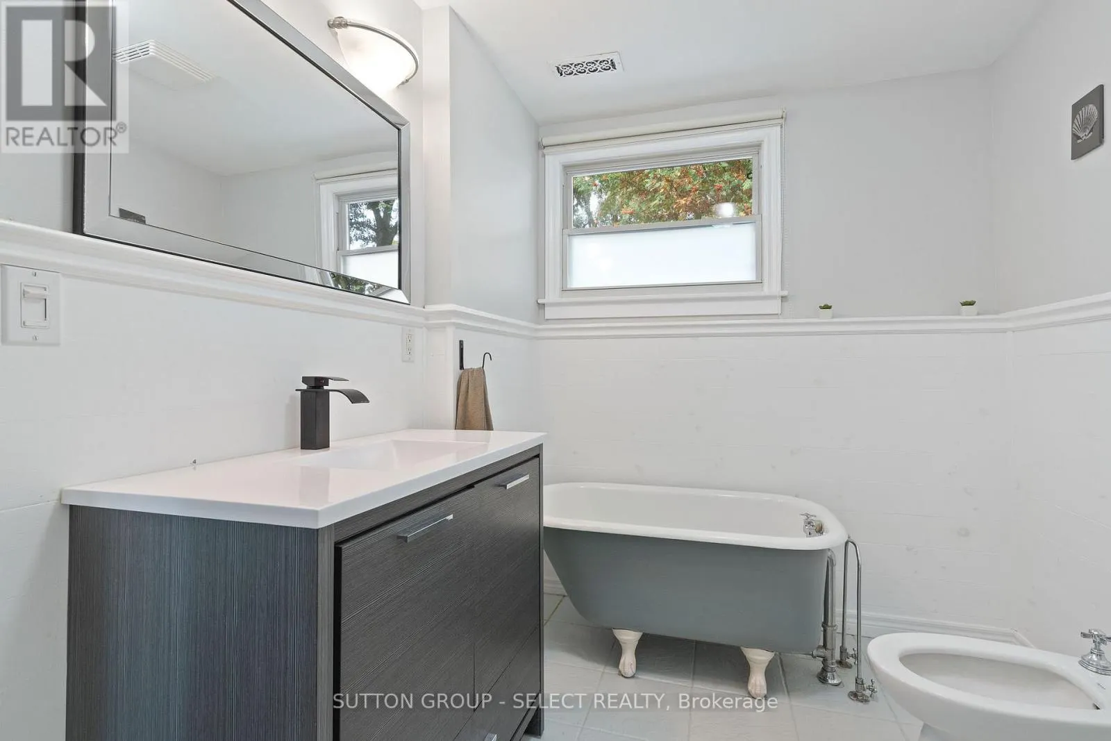 12 KINBURN CRESCENT