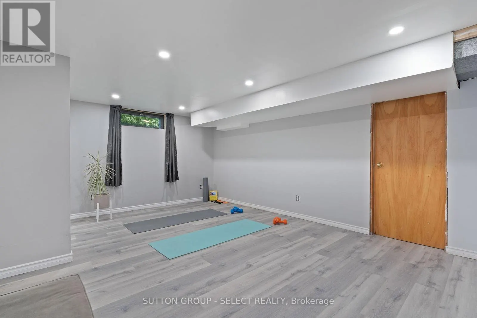 12 KINBURN CRESCENT