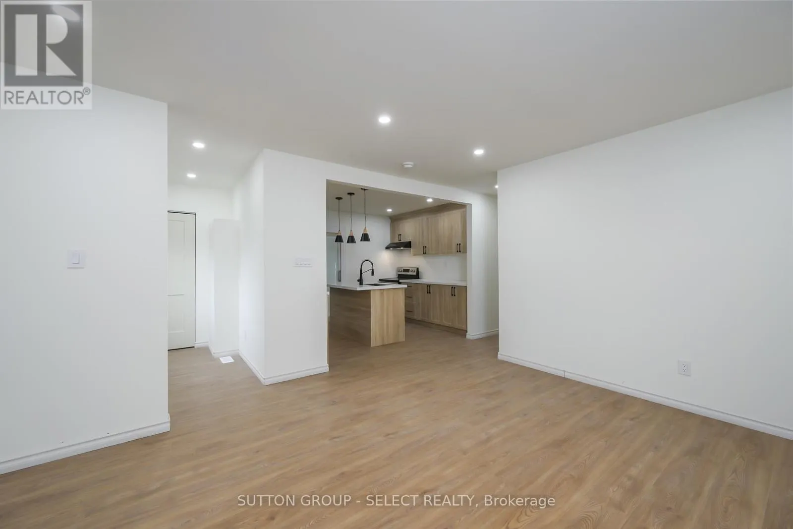 4 ALDERSBROOK CRESCENT