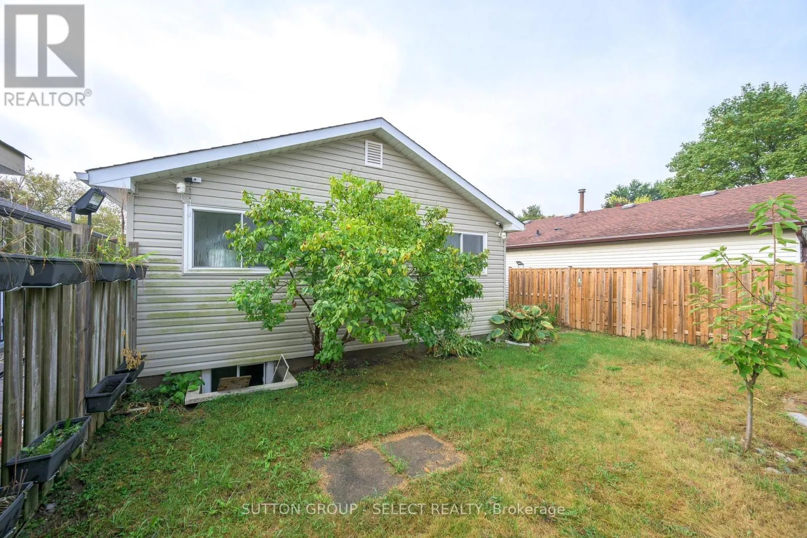 4 ALDERSBROOK CRESCENT