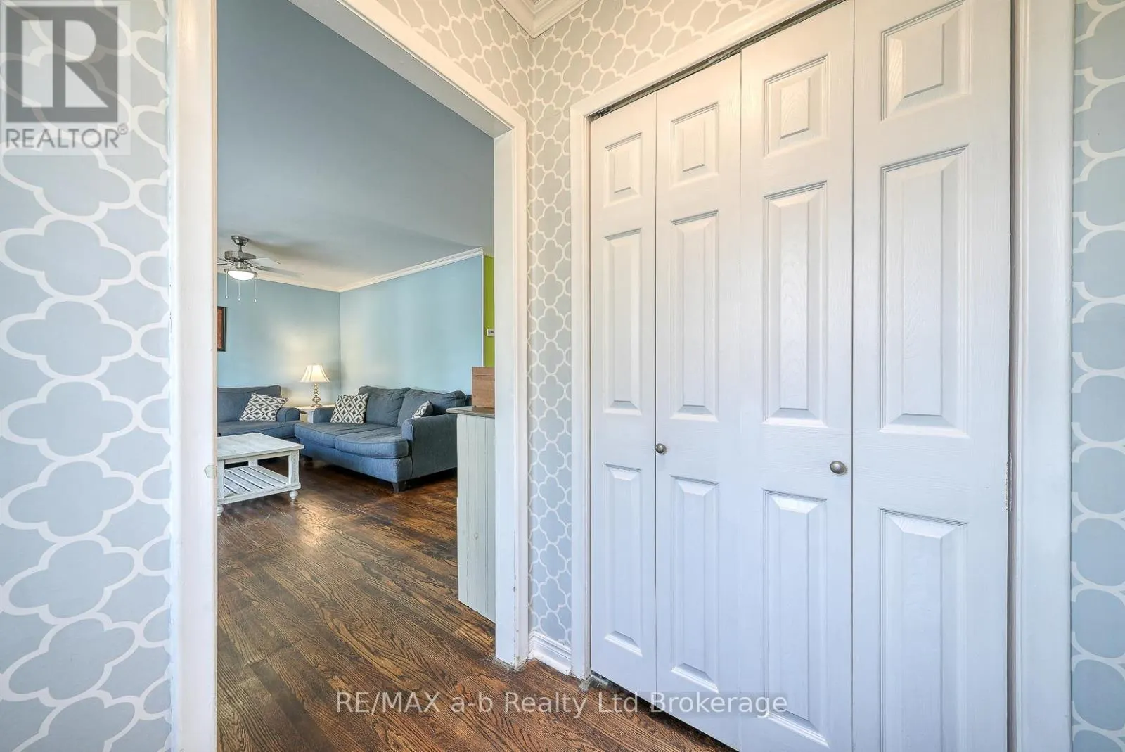 8 DEAN CRESCENT