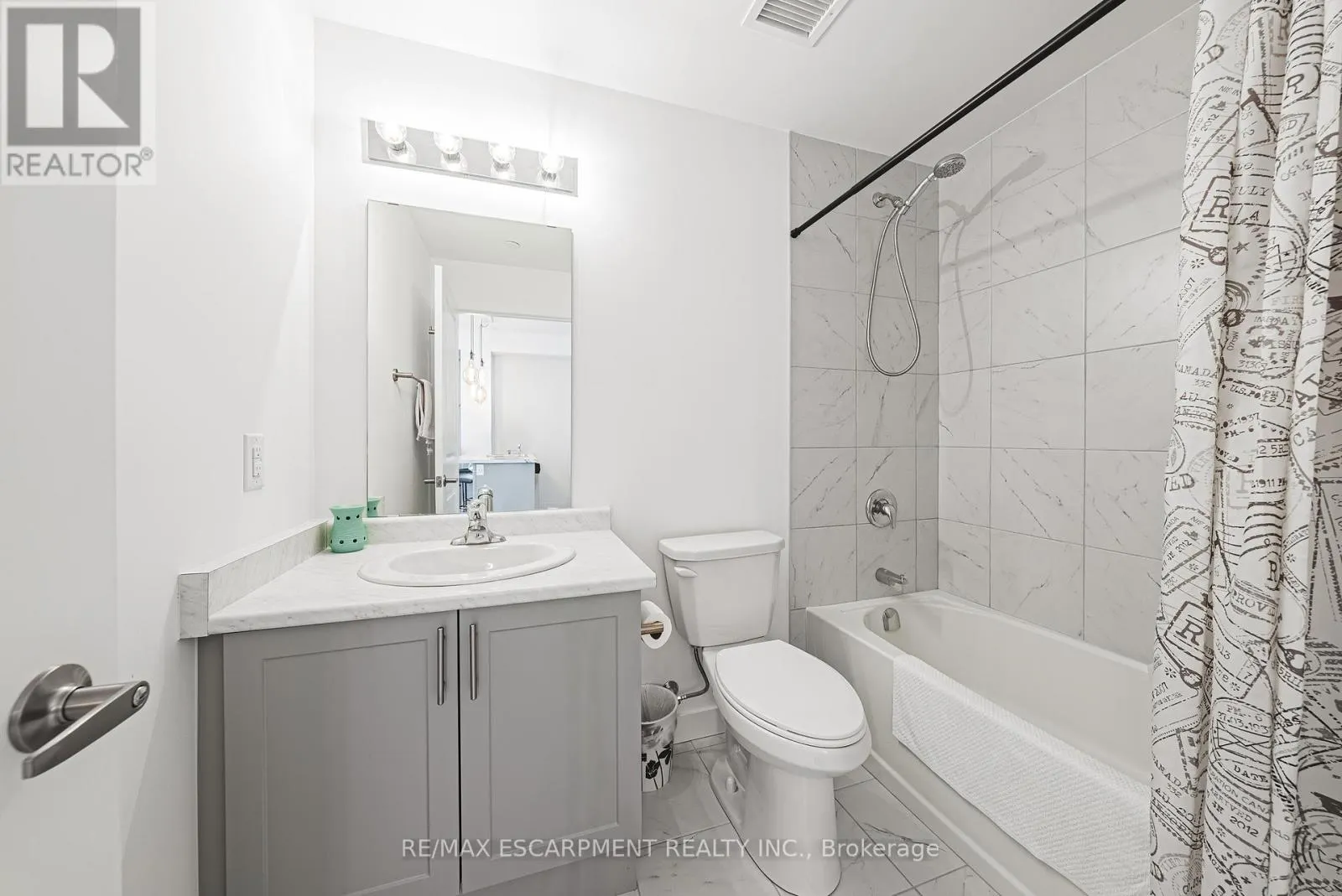 327 - 460 DUNDAS STREET E