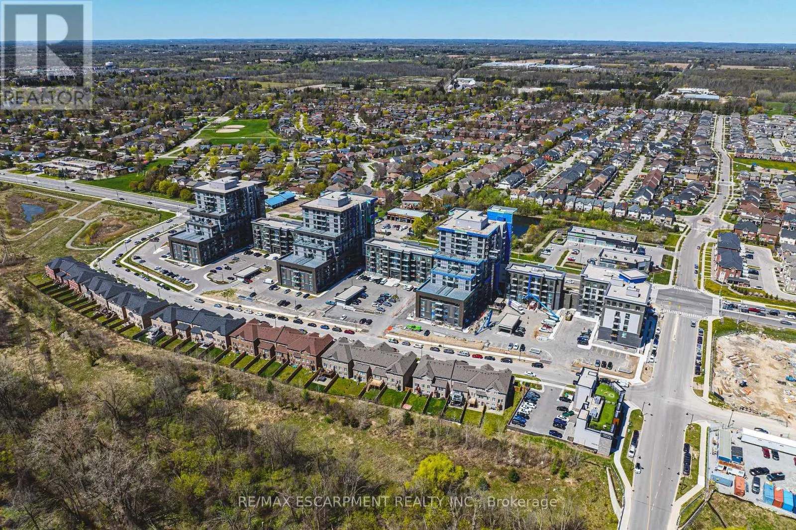 327 - 460 DUNDAS STREET E