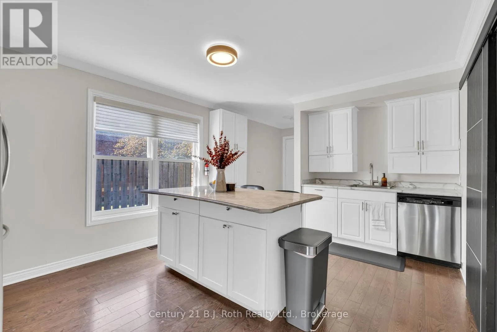 9 - 1185 GRAND MARAIS ROAD W, #9