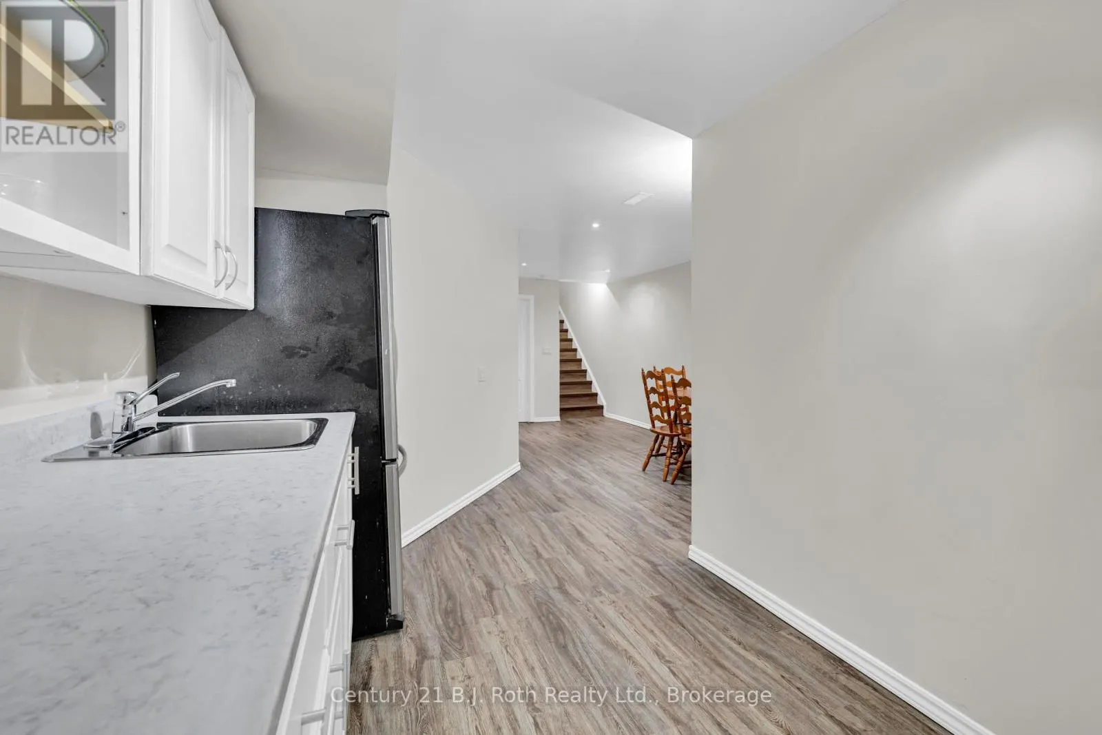9 - 1185 GRAND MARAIS ROAD W, #9