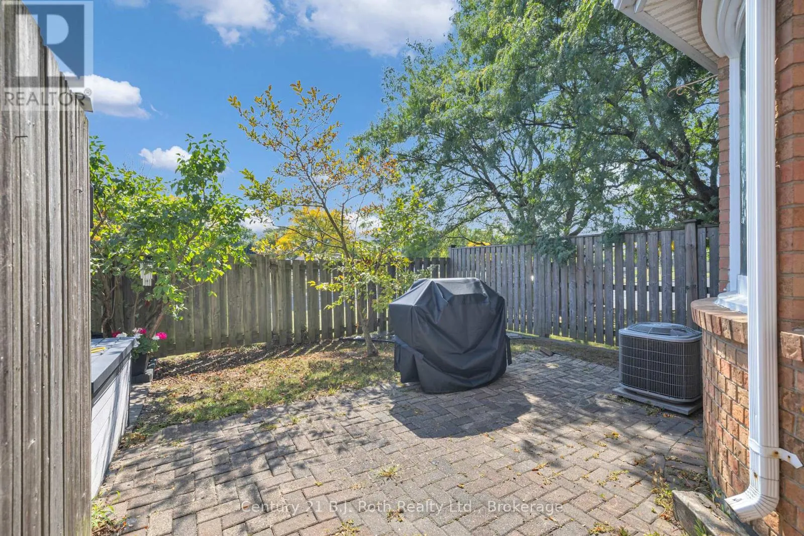 9 - 1185 GRAND MARAIS ROAD W, #9