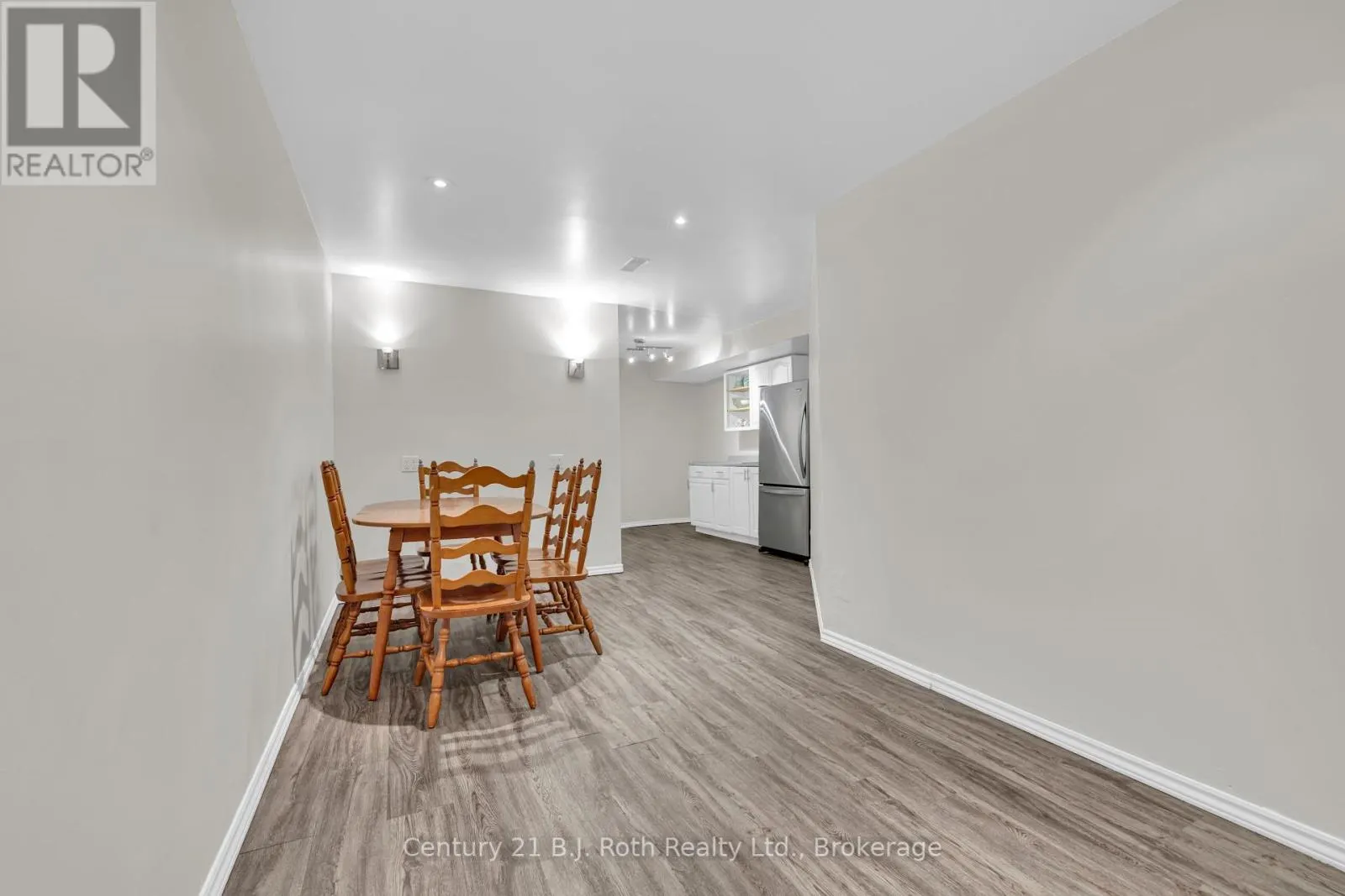 9 - 1185 GRAND MARAIS ROAD W, #9