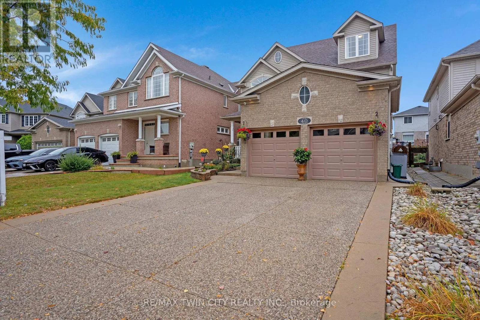 40 LEMONWOOD PLACE